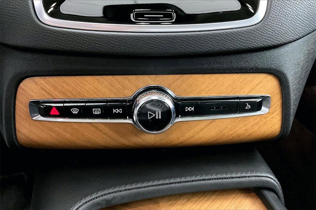 Used 2024 Volvo XC90 B6 Plus image 14