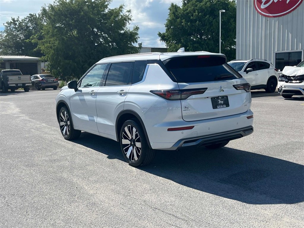 New 2025 Mitsubishi Outlander SEL image 3