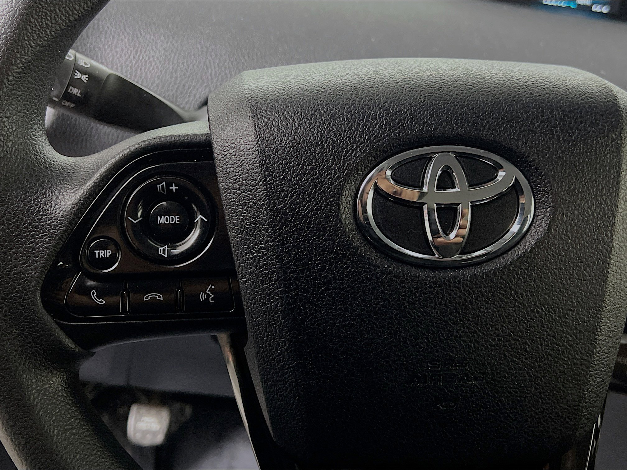 Used 2022 Toyota Prius LE image 18