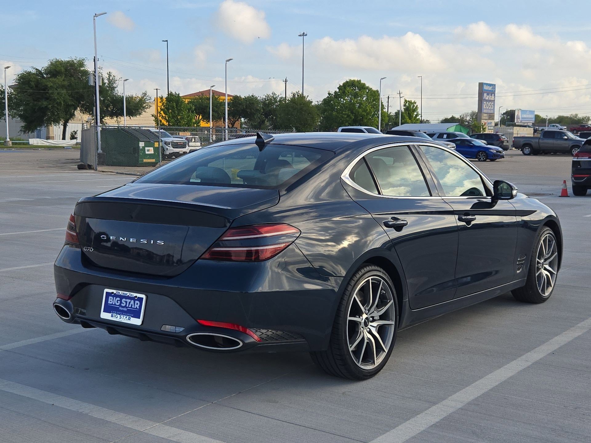 Used 2025 Genesis G70 2.5T image 3