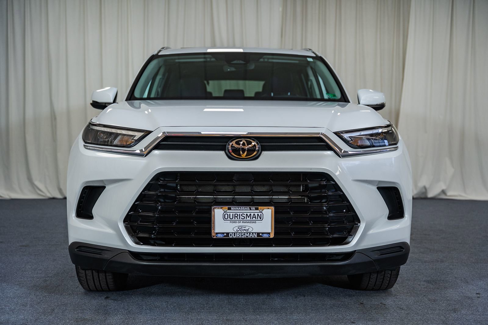 Used 2024 Toyota Grand Highlander XLE image 2