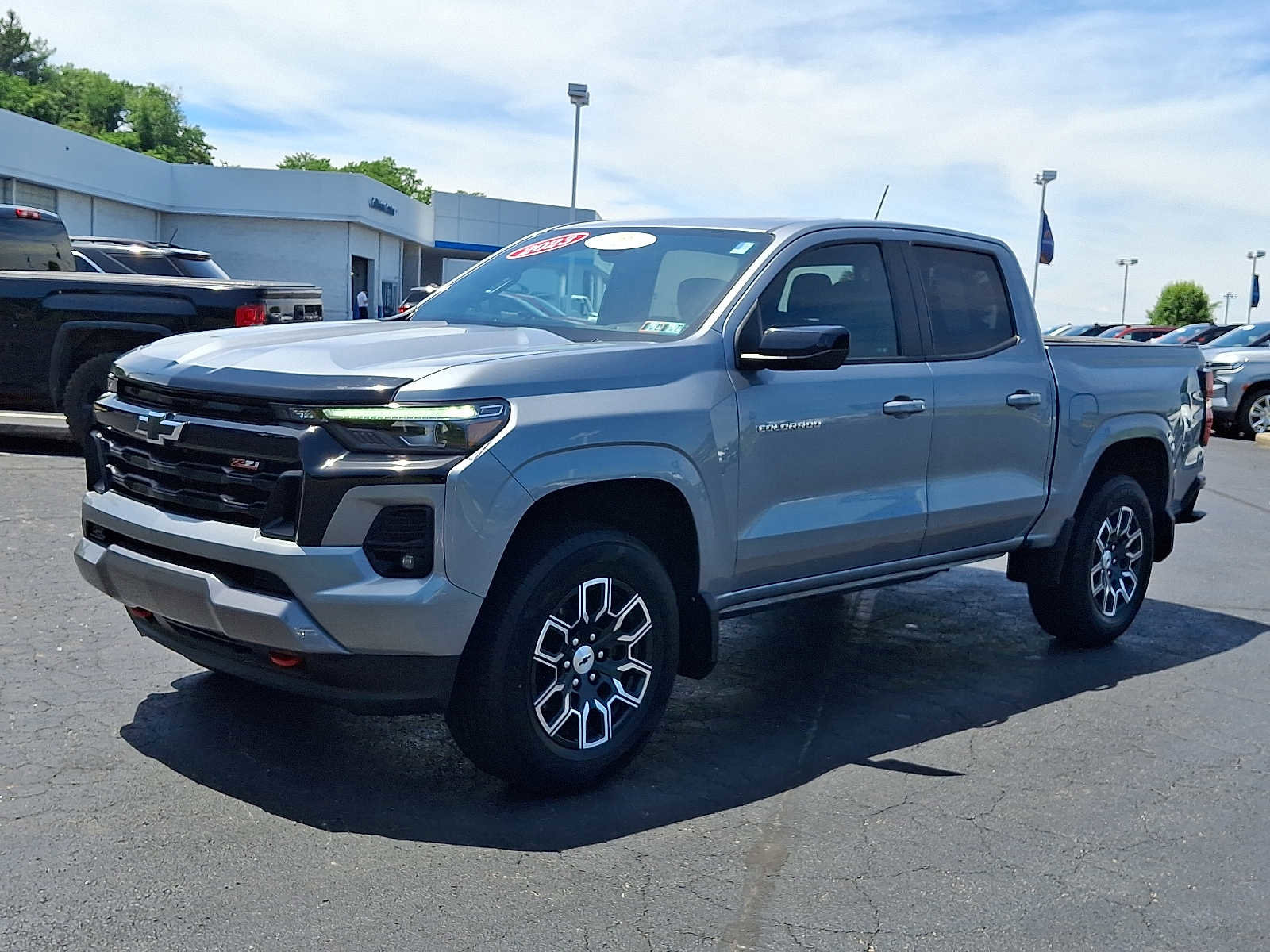 Used 2023 Chevrolet Colorado Z71 w/ Z71 Convenience Package 2 AWD/4WD image 3