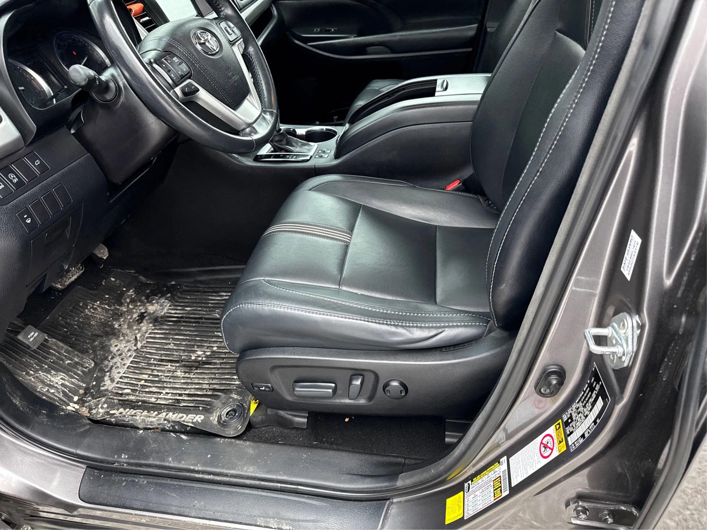 Used 2017 Toyota Highlander SE image 10