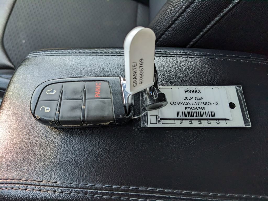 Used 2024 Jeep Compass Latitude AWD/4WD image 32