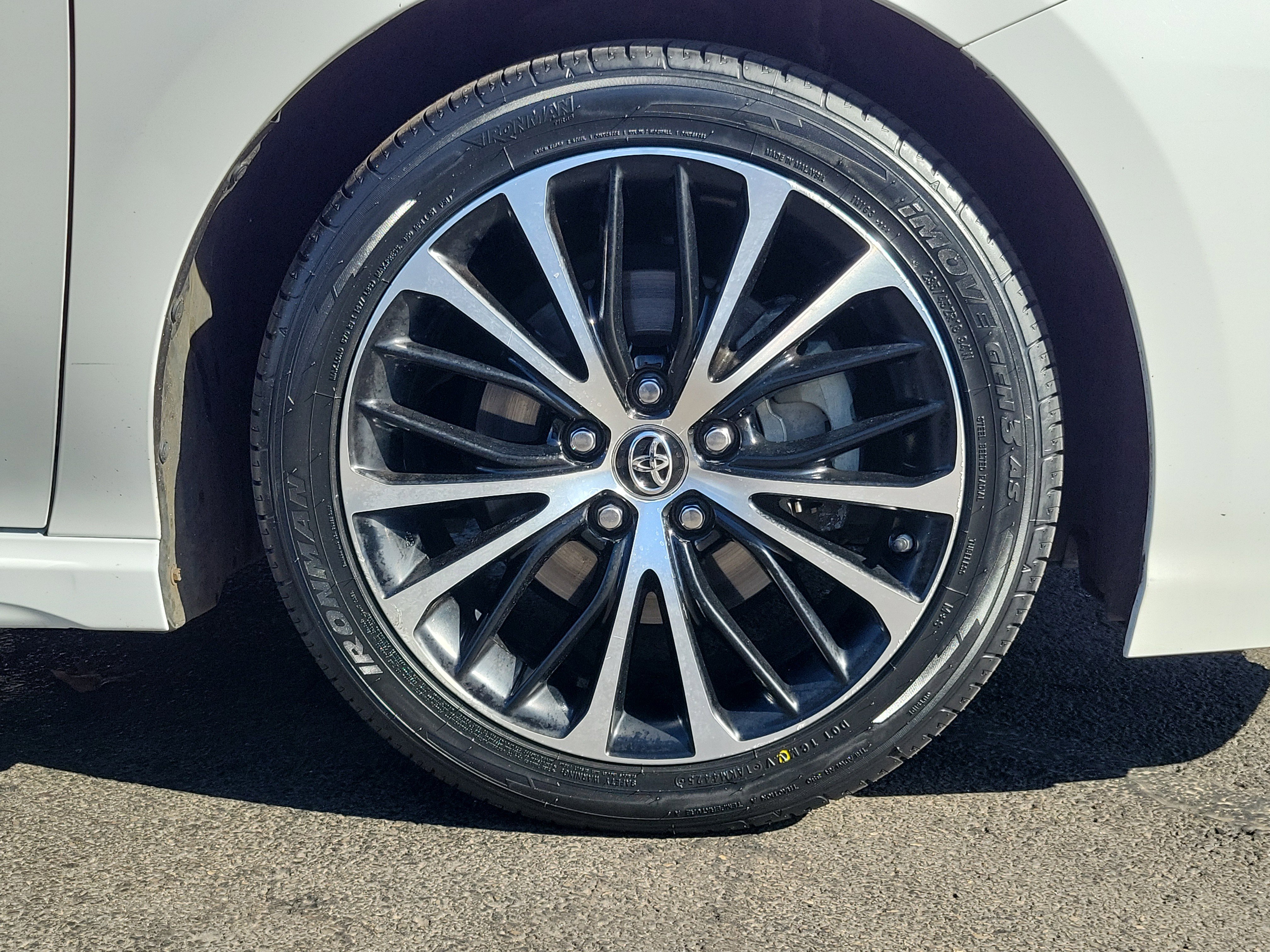 Certified 2018 Toyota Camry SE w/ Moonroof Package image 6