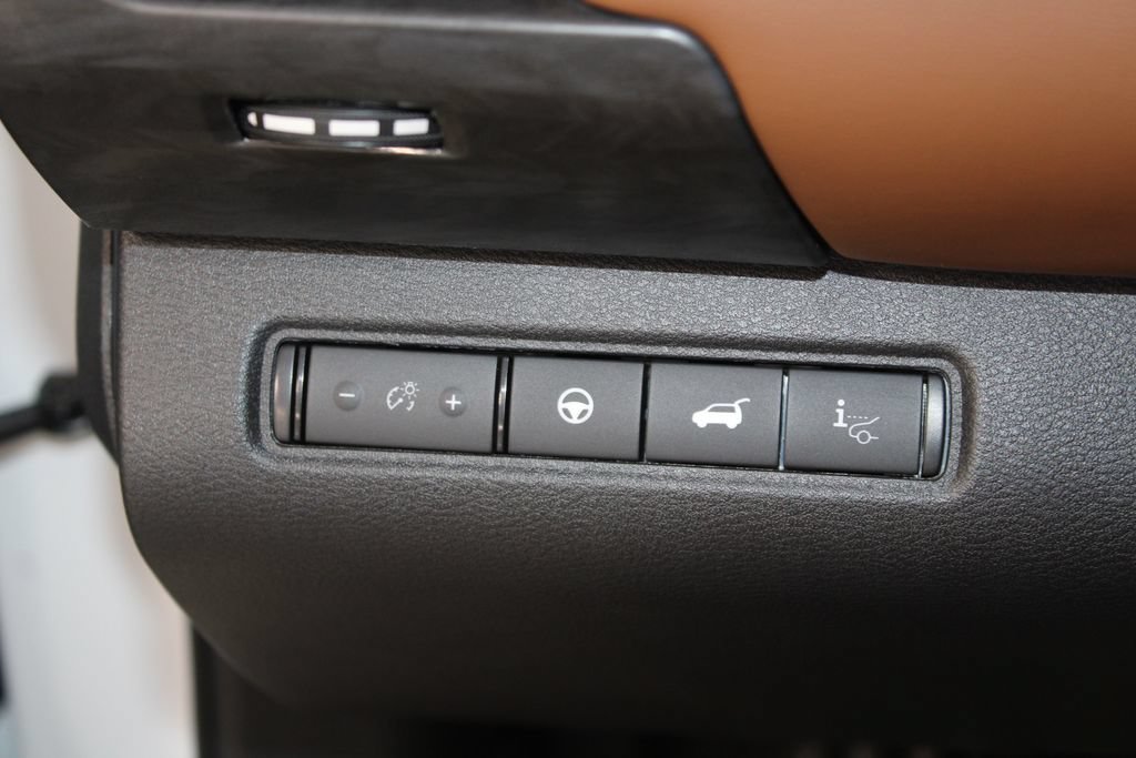 Used 2026 Nissan Pathfinder Platinum AWD/4WD image 43