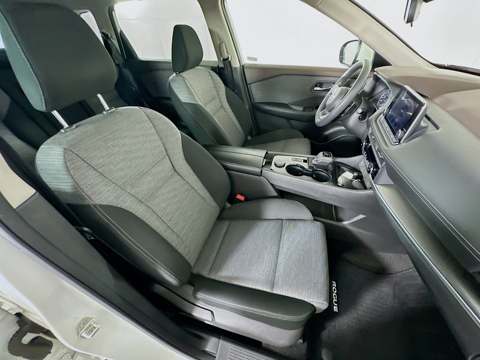 Used 2023 Nissan Rogue SV AWD/4WD image 28