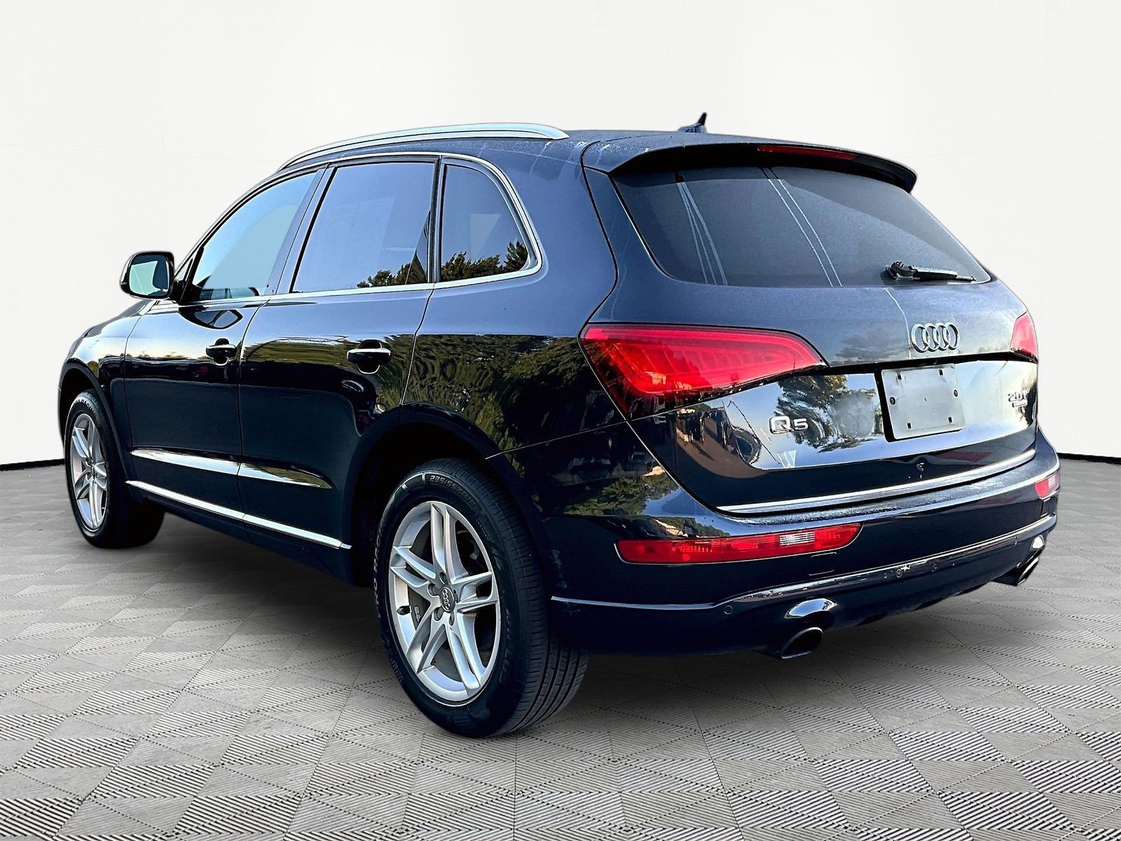 Used 2015 Audi Q5 2.0T Premium Plus w/ Technology Package AWD/4WD image 4