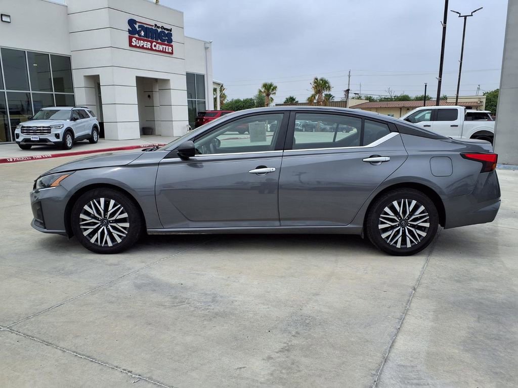 Used 2024 Nissan Altima 2.5 SV FWD image 5
