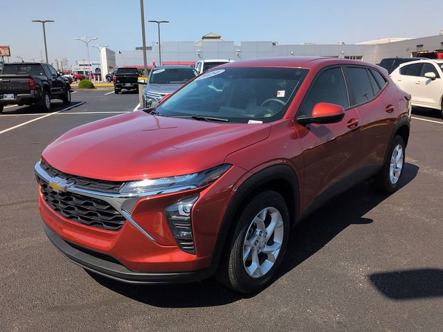 Used 2024 Chevrolet Trax LS w/ LS Convenience Package image 3