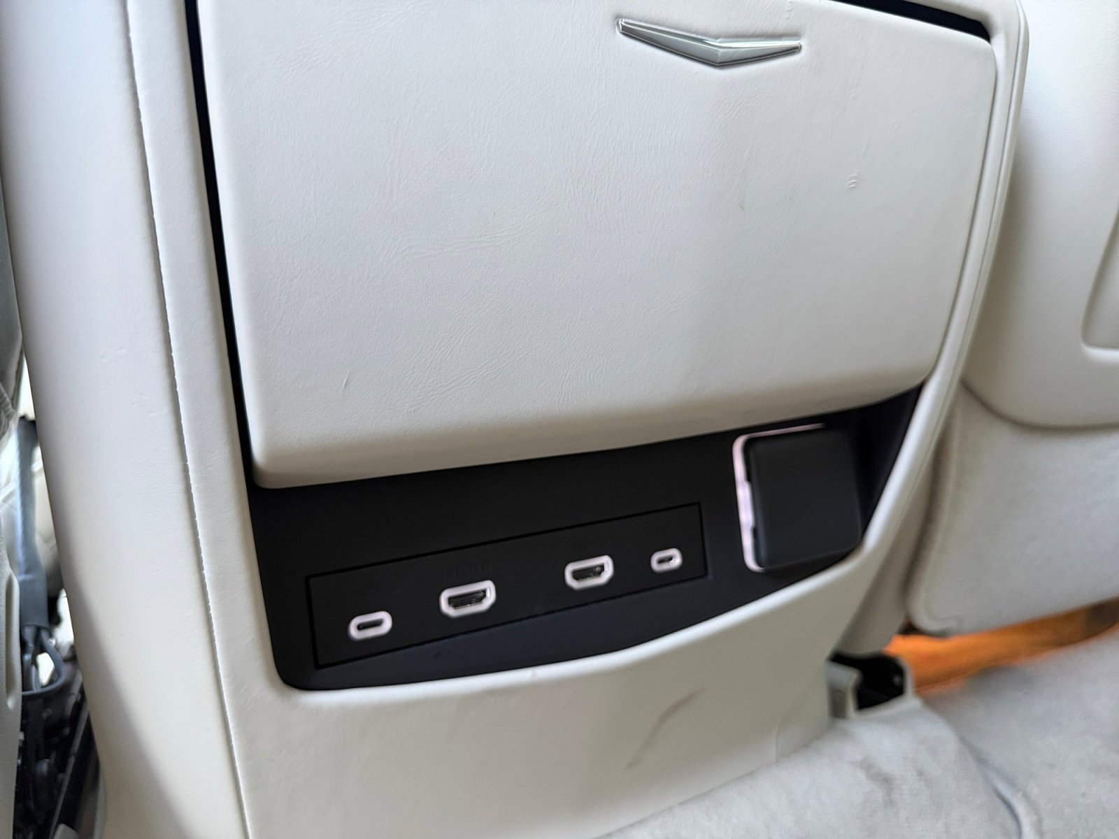 Used 2024 Cadillac Escalade Premium Luxury Platinum image 34