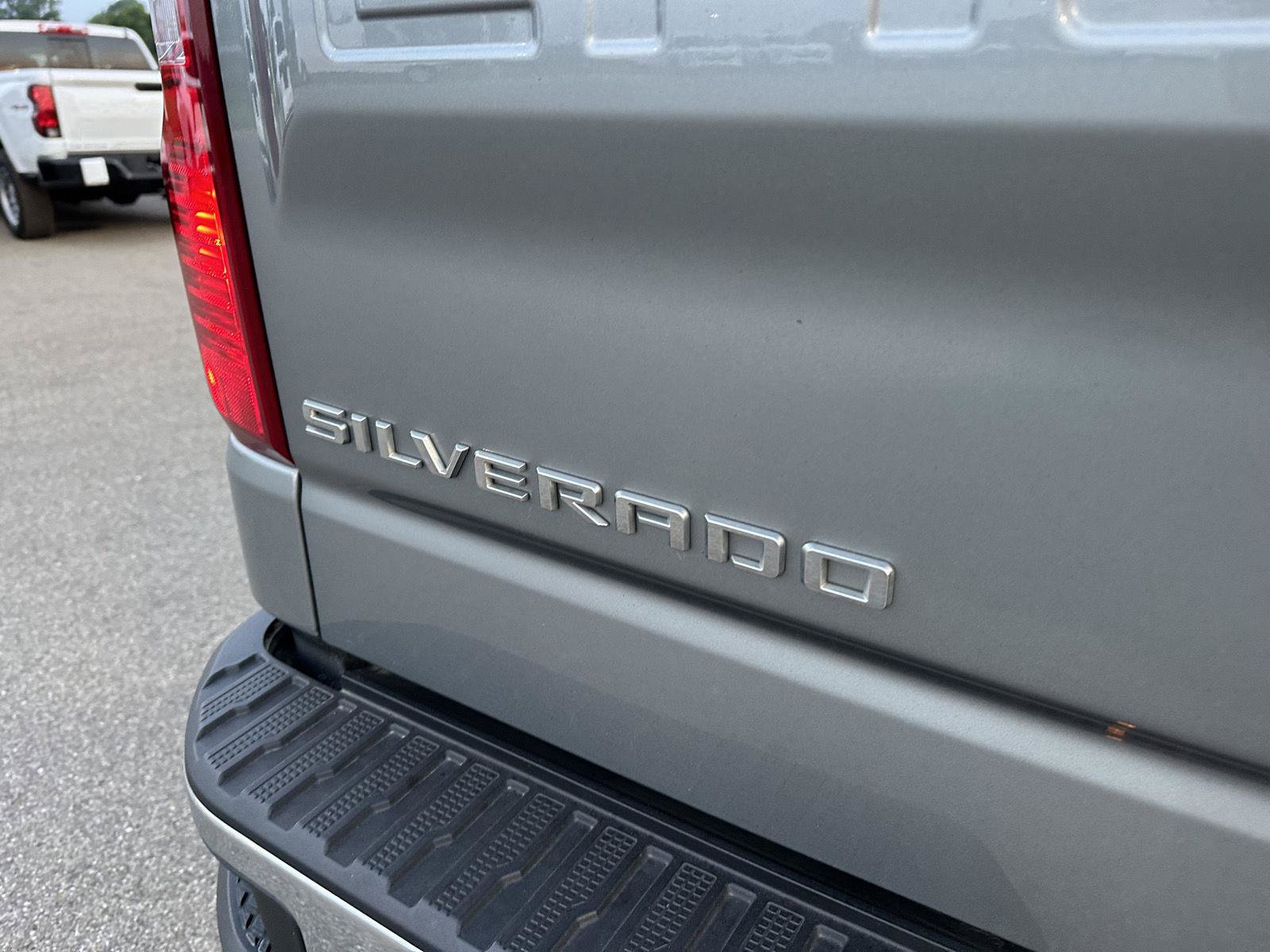 Used 2024 Chevrolet Silverado 1500 LT AWD/4WD image 5