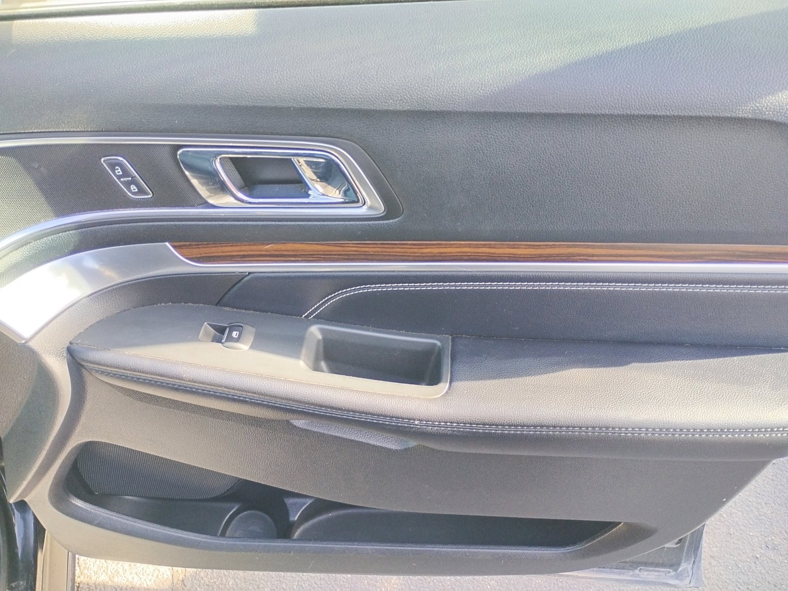 Used 2016 Ford Explorer Limited w/ Equipment Group 301A image 27