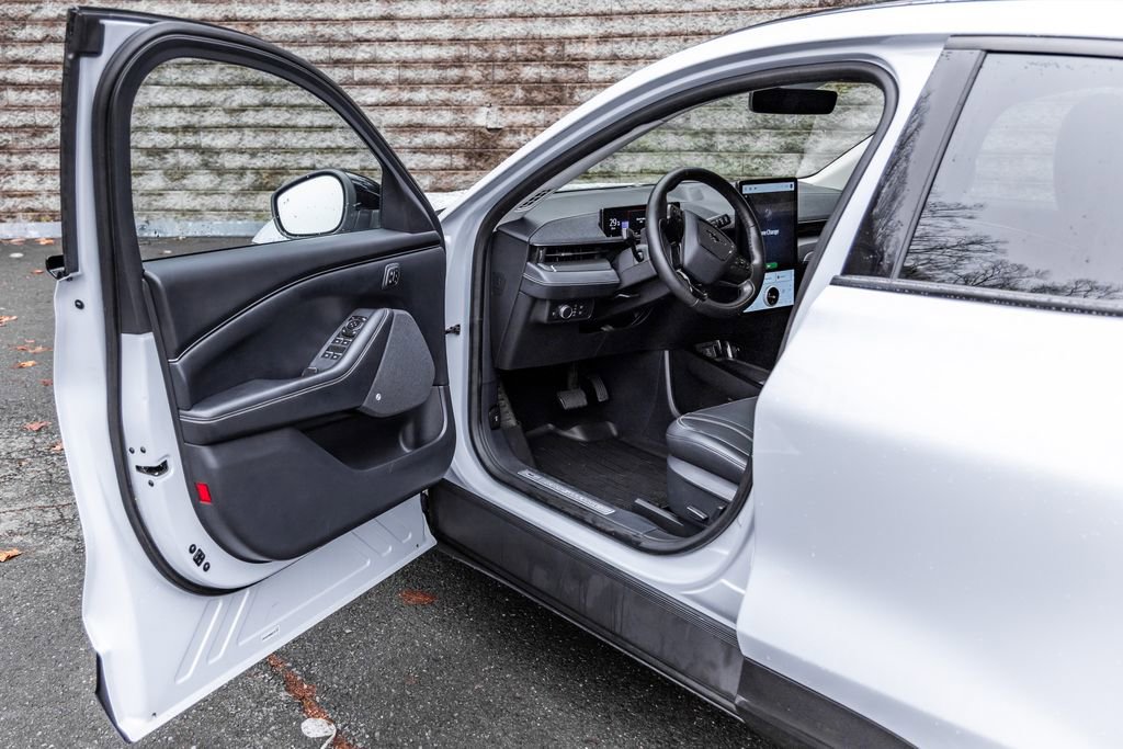 Used 2021 Ford Mustang Mach-E Premium image 23