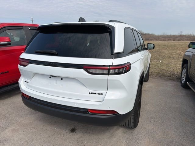 Used 2024 Jeep Grand Cherokee Limited w/ Black Appearance Package image 12