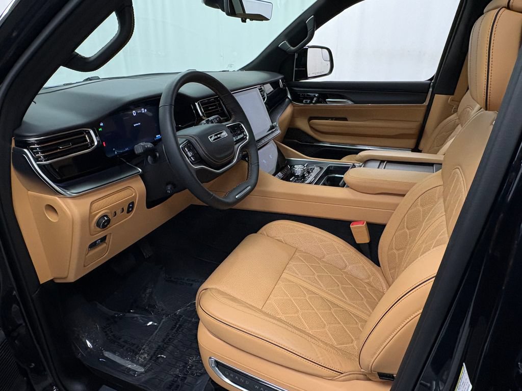 Certified 2025 Jeep Grand Wagoneer Series III w/ Rear Seat Video Group 1 AWD/4WD image 18