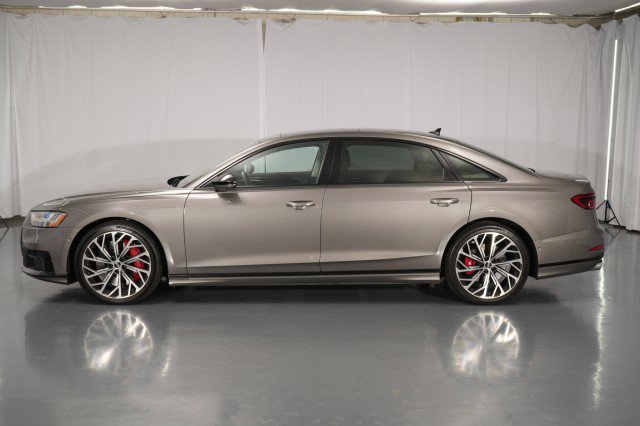 Used 2021 Audi S8 L w/ S8 Executive Package AWD/4WD image 2