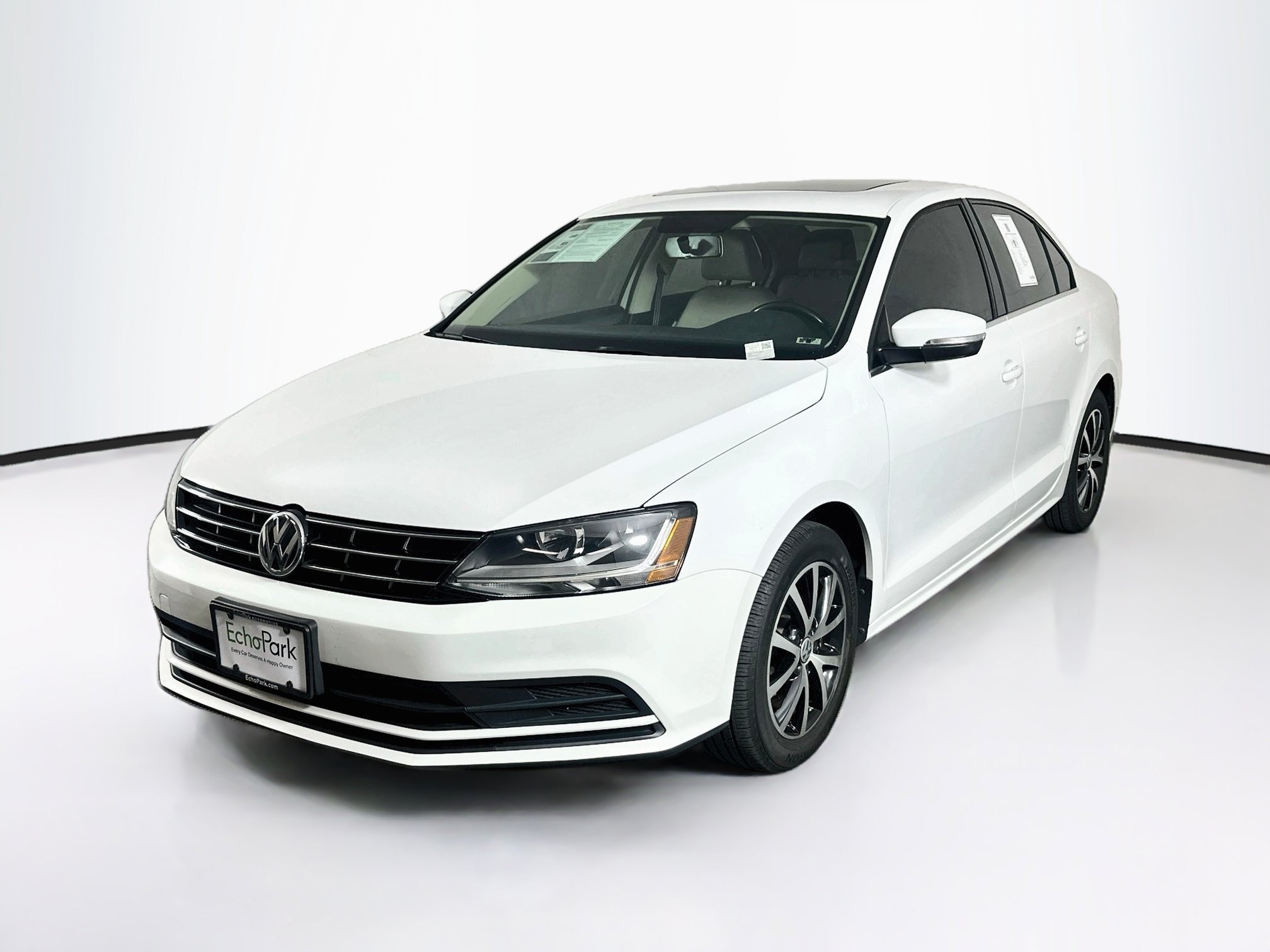 Used 2018 Volkswagen Jetta SE FWD image 3