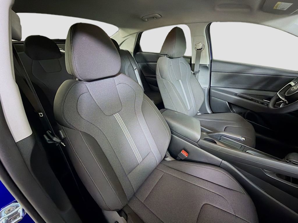 Used 2025 Hyundai Elantra SE FWD image 26