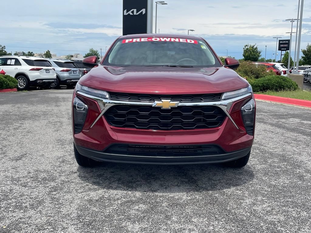 Used 2025 Chevrolet Trax LS w/ LS Convenience Package FWD image 2
