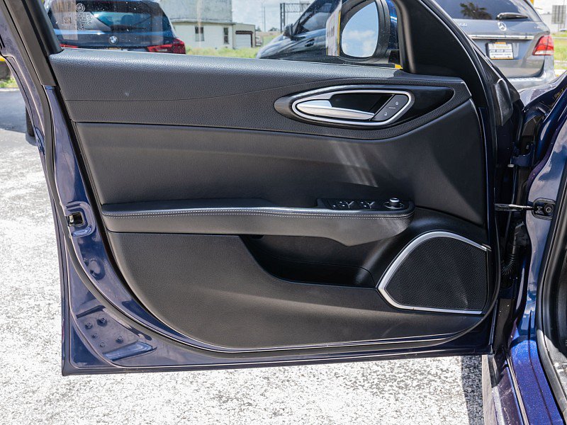 Used 2018 Alfa Romeo Giulia AWD image 10
