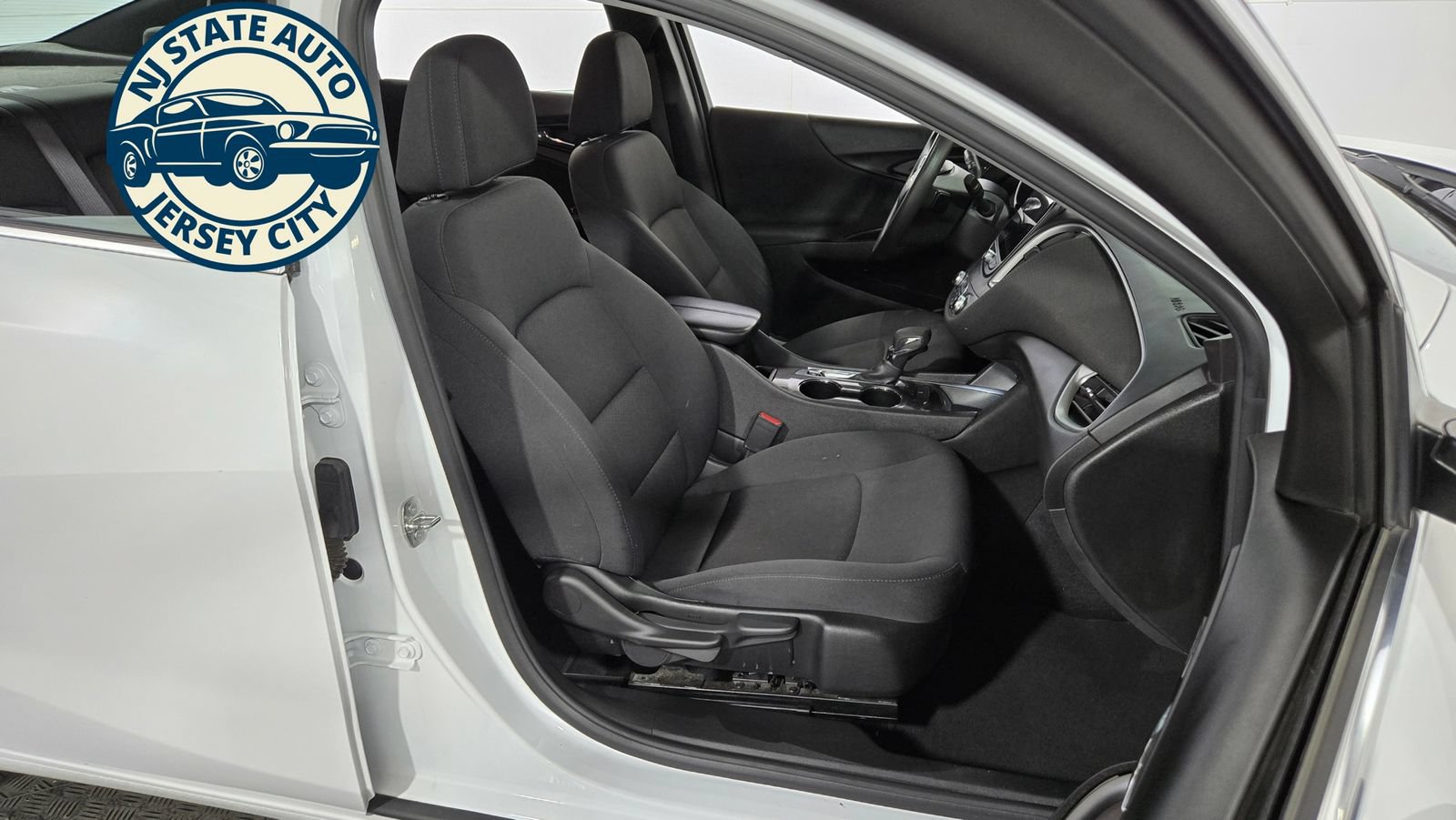 Used 2023 Chevrolet Malibu LT FWD image 35