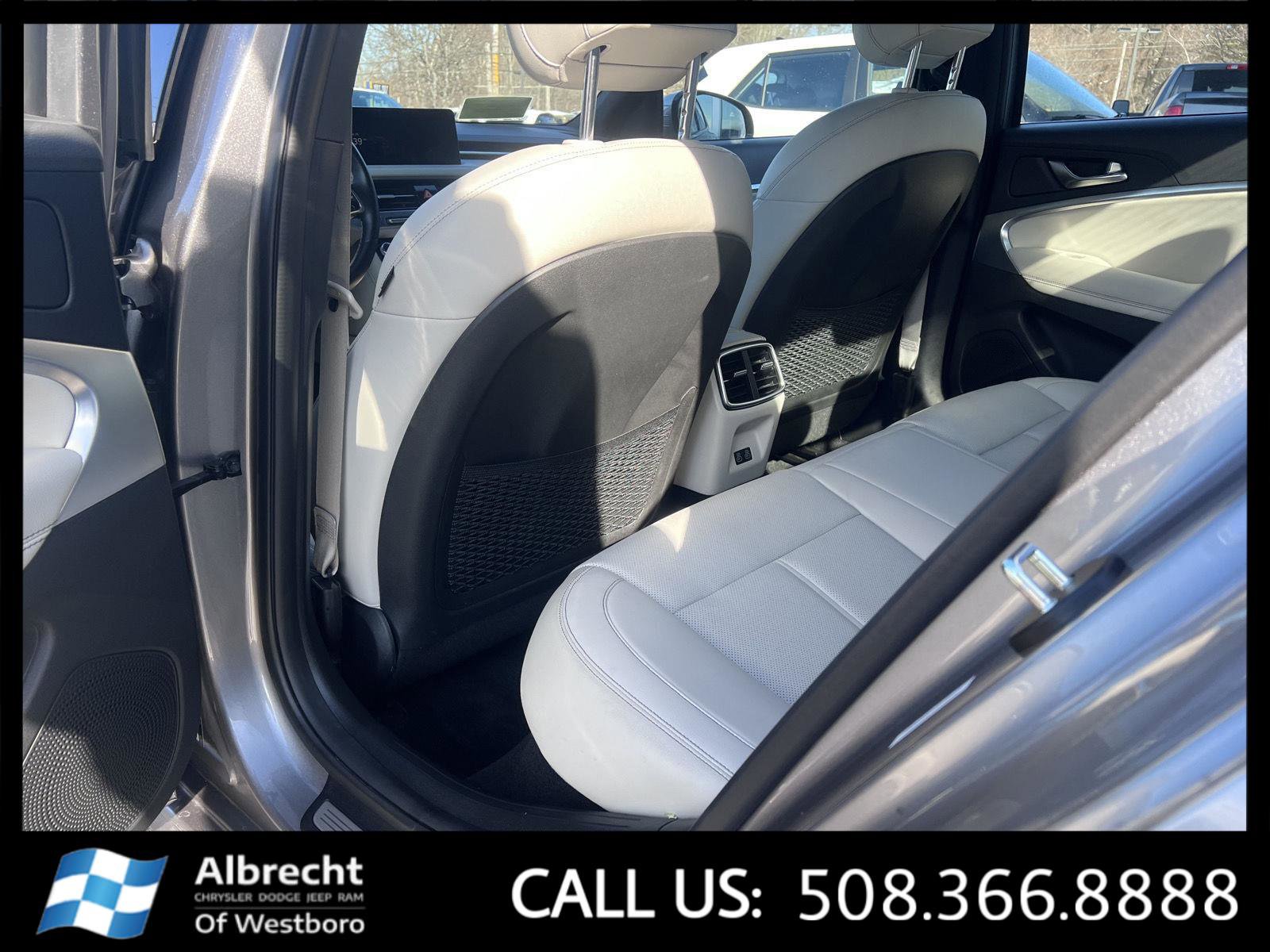 Used 2025 Genesis G70 2.5T image 12