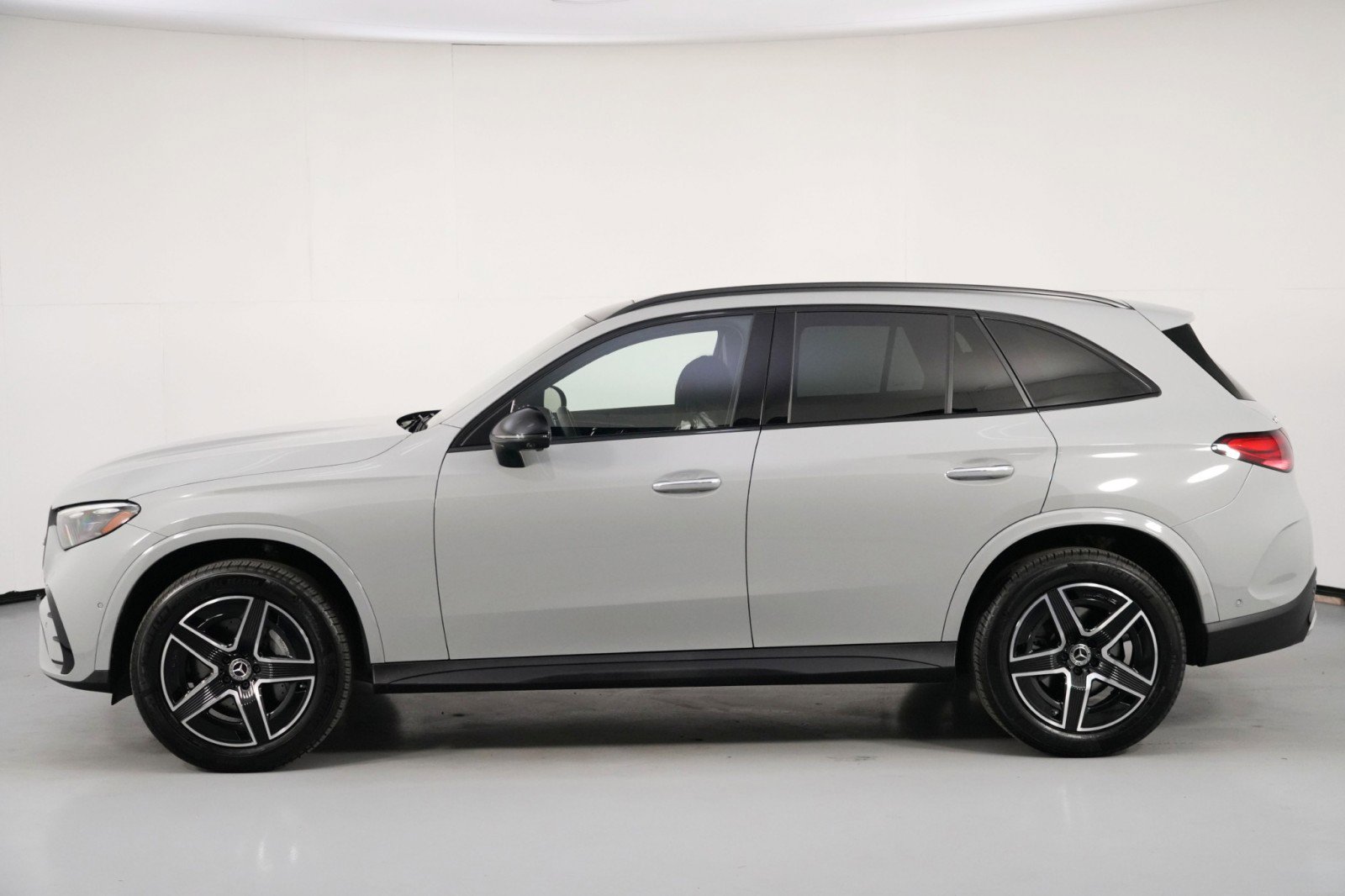 Used 2025 Mercedes-Benz GLC 300 4MATIC w/ AMG Line image 52