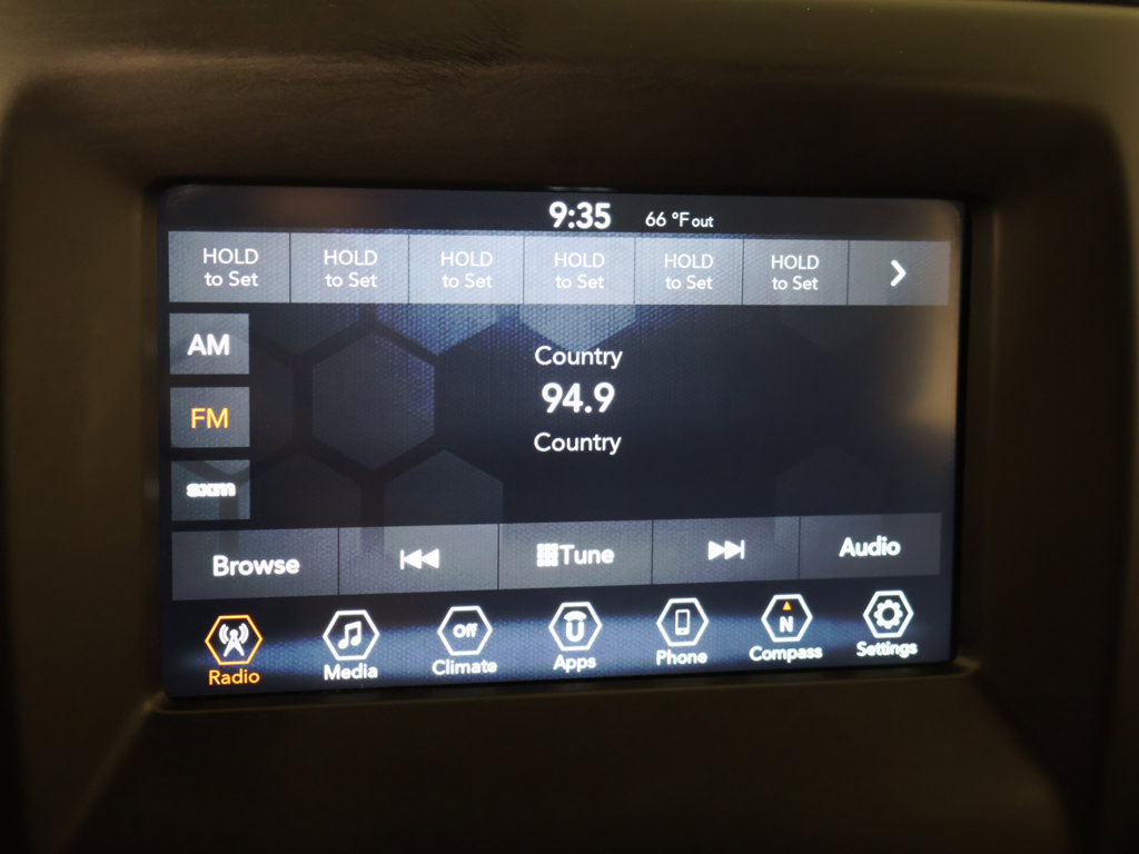 Used 2019 Jeep Compass Latitude FWD image 41