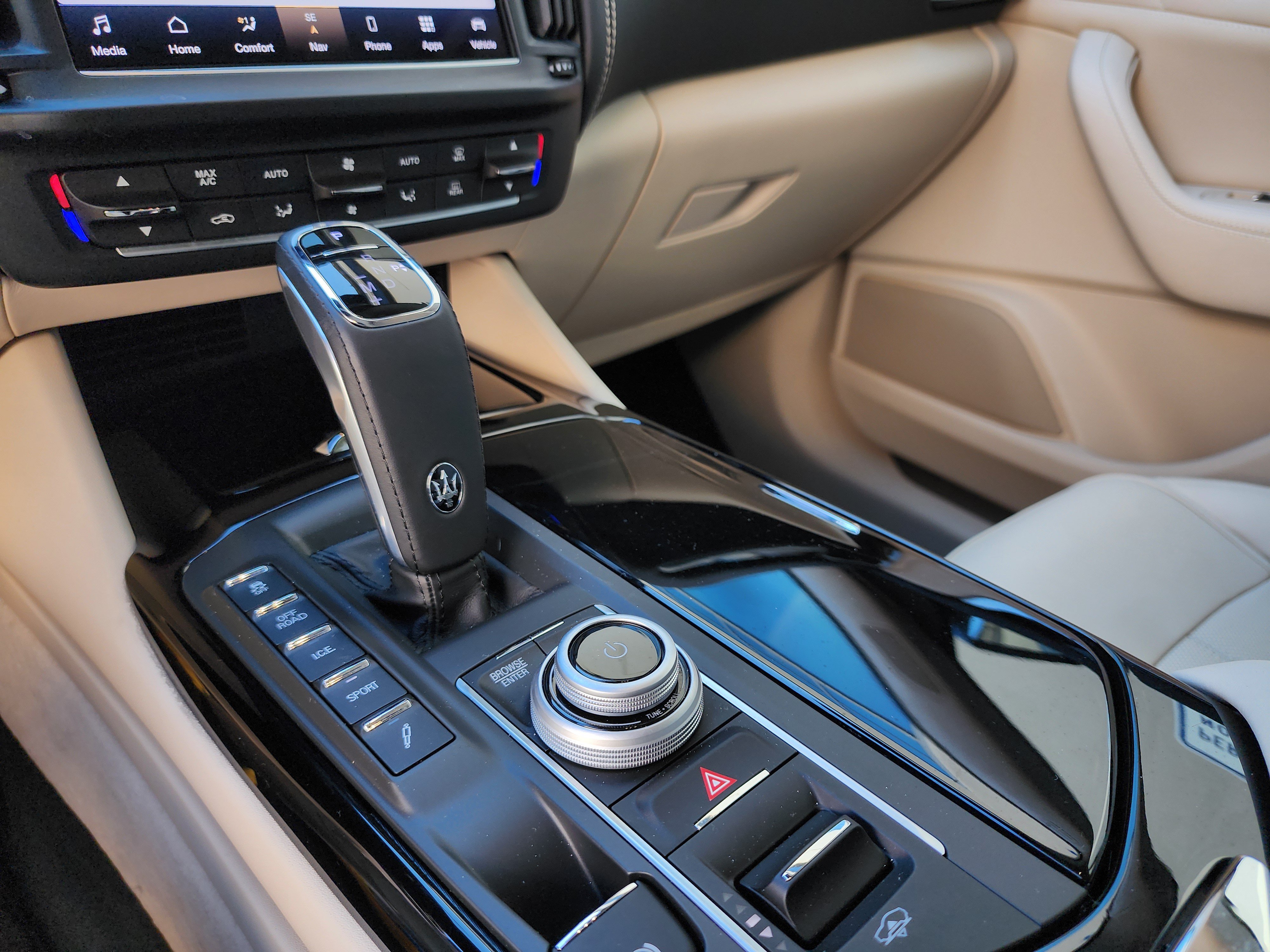 Used 2022 Maserati Levante Modena AWD/4WD image 17