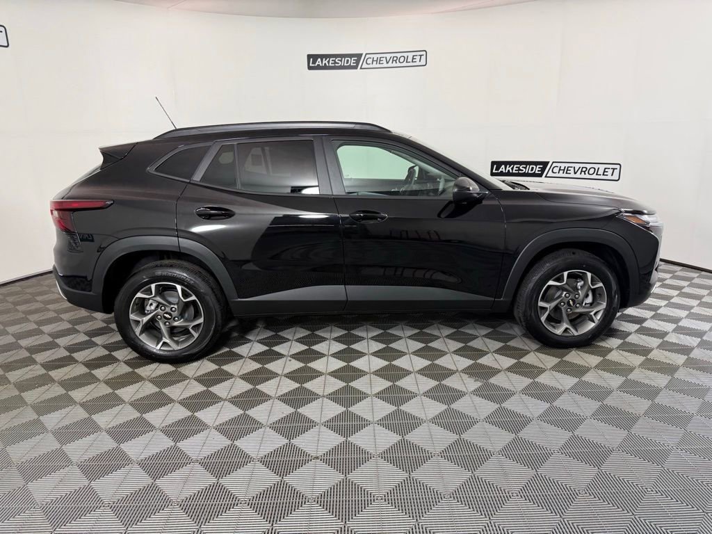 New 2026 Chevrolet Trax LT w/ Driver Confidence Package FWD image 7