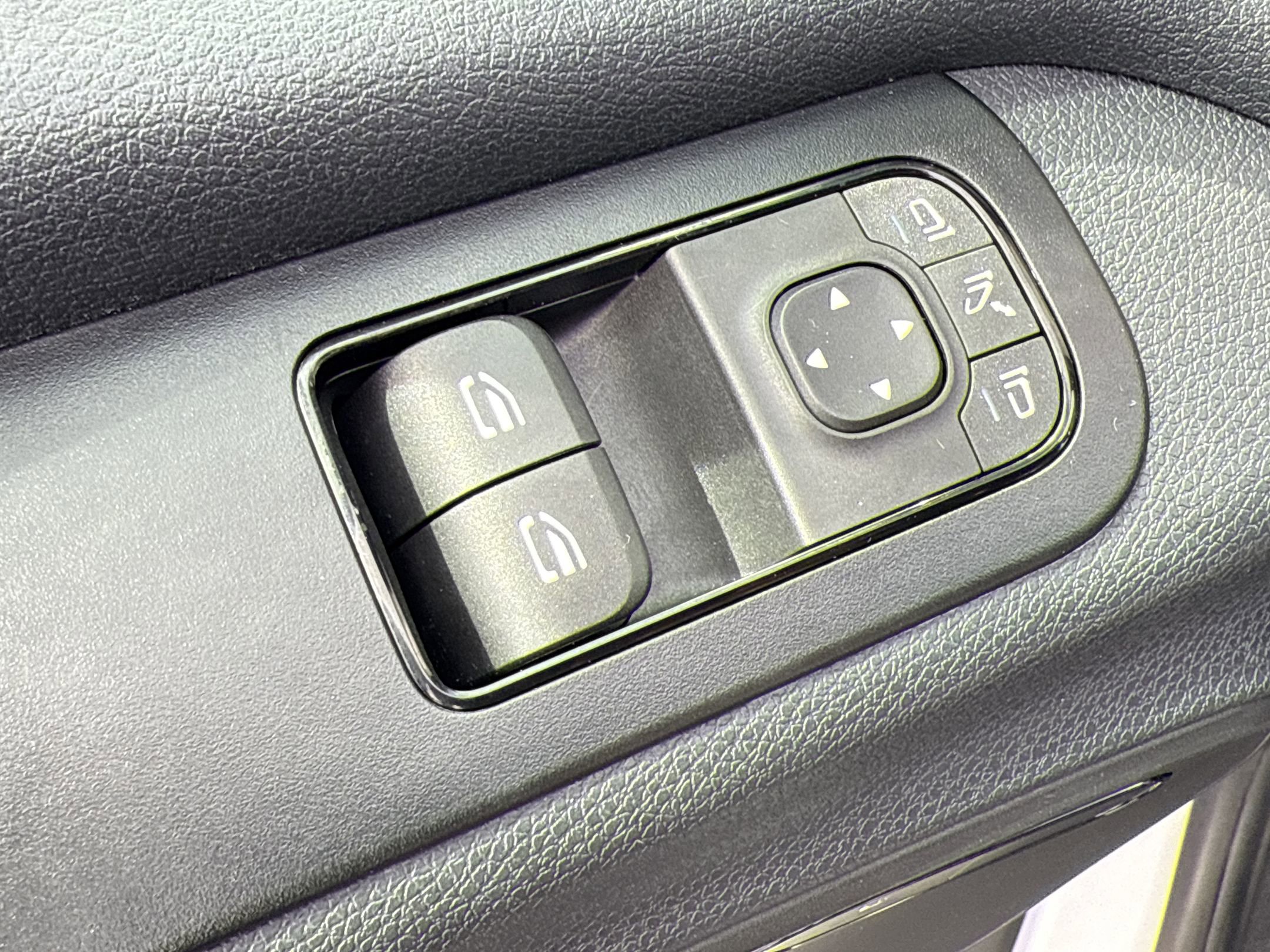 Used 2025 Mercedes-Benz Sprinter 2500 image 12