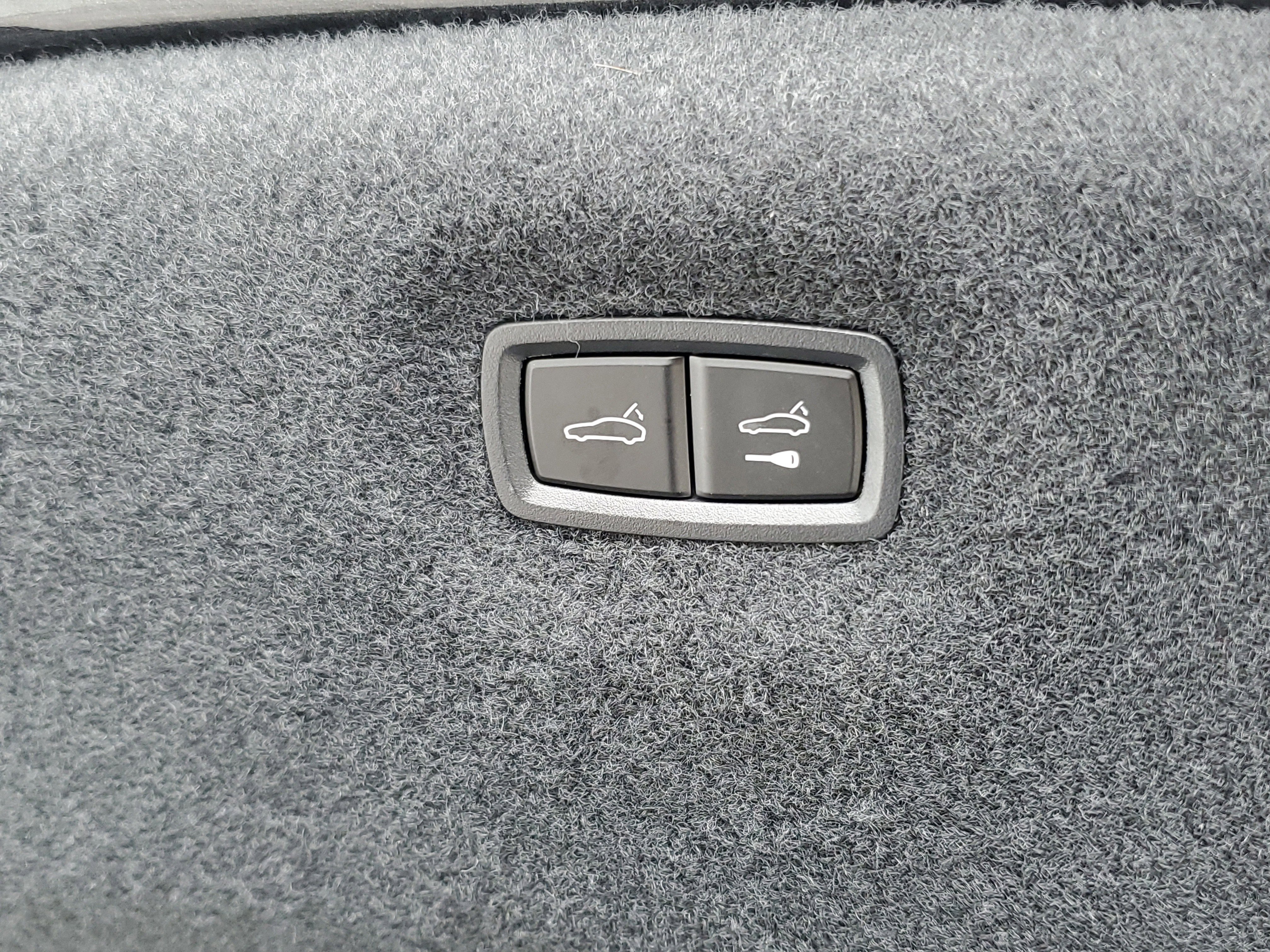 Used 2025 Porsche Taycan image 10