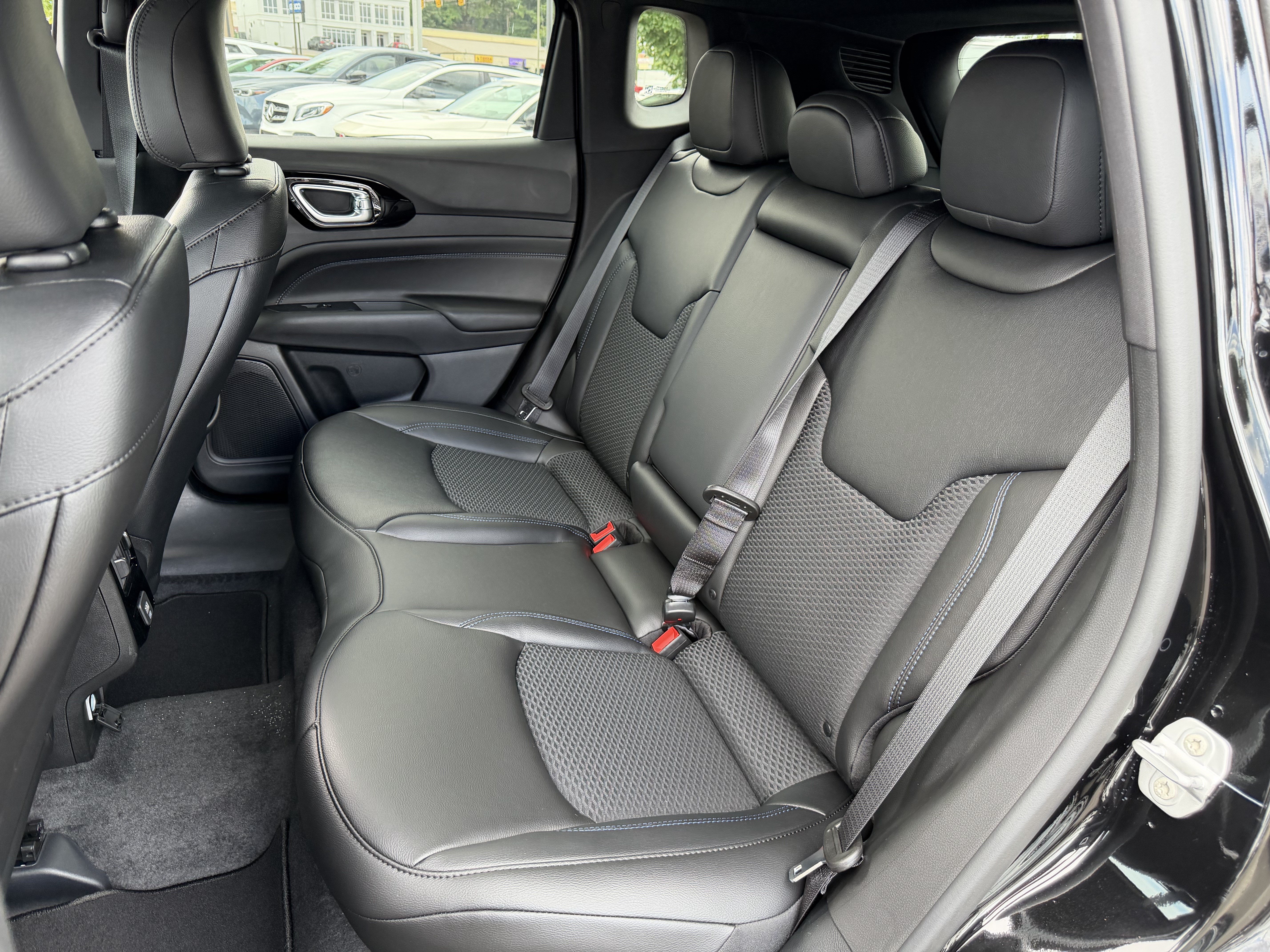 New 2026 Jeep Compass Latitude AWD/4WD image 32