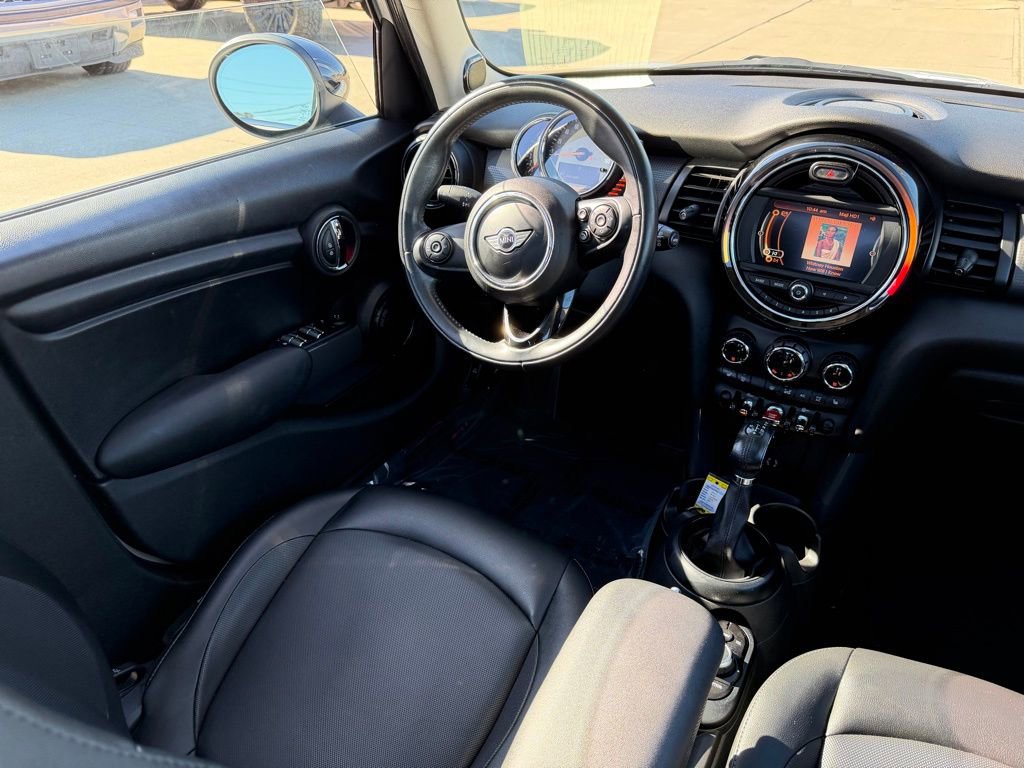 Used 2017 MINI Cooper 4-Door Hardtop image 18