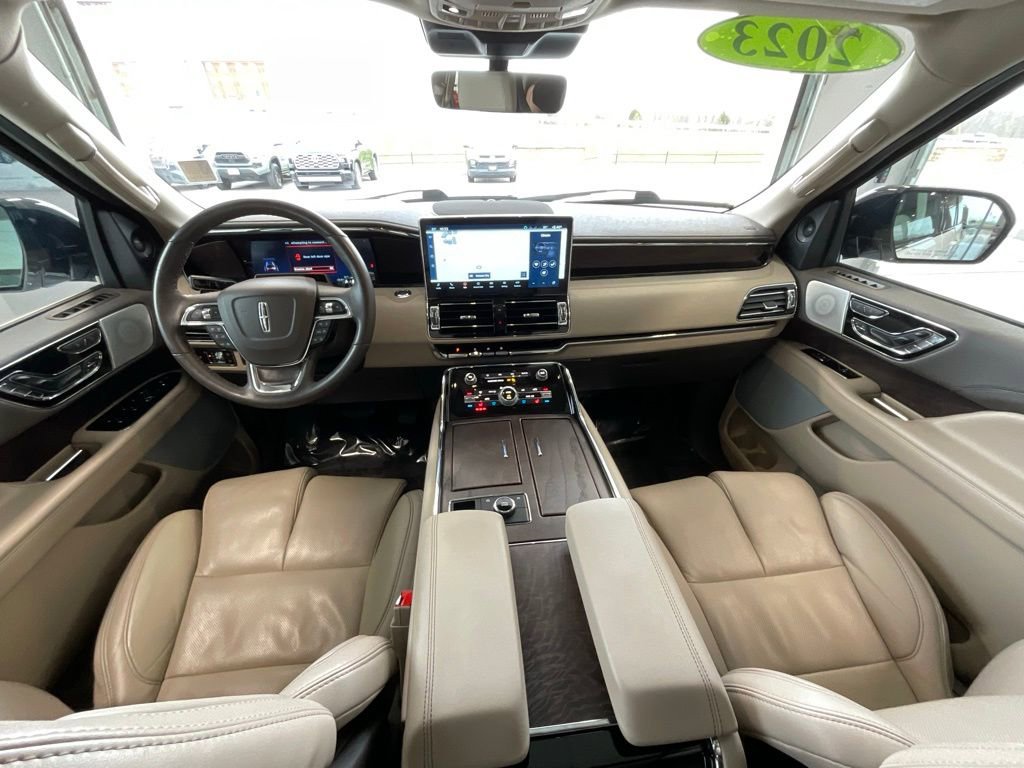 Used 2023 Lincoln Navigator Reserve image 7