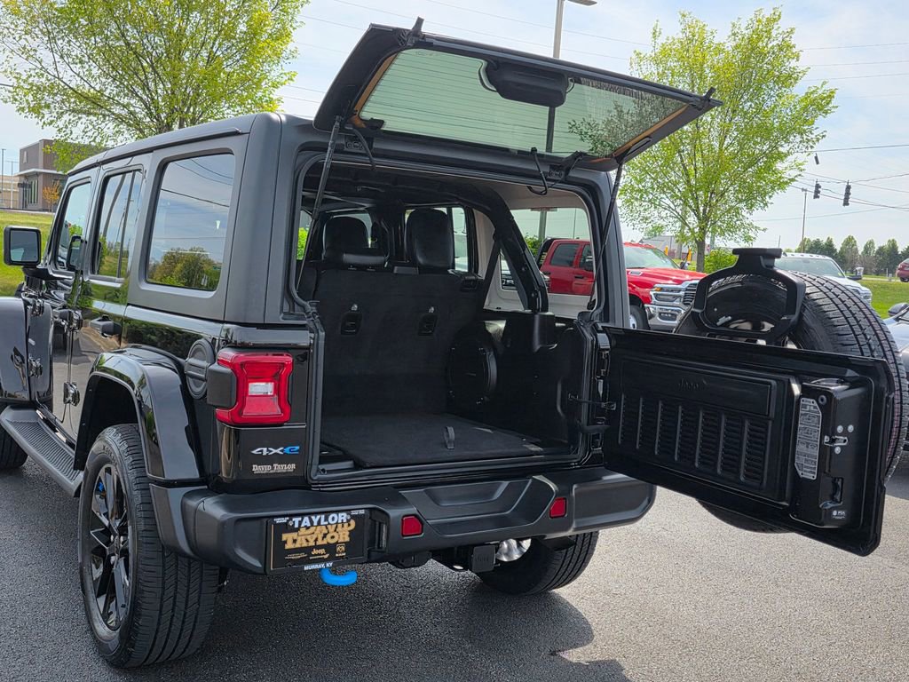 Used 2023 Jeep Wrangler Unlimited Sahara w/ Cold Weather Group image 36