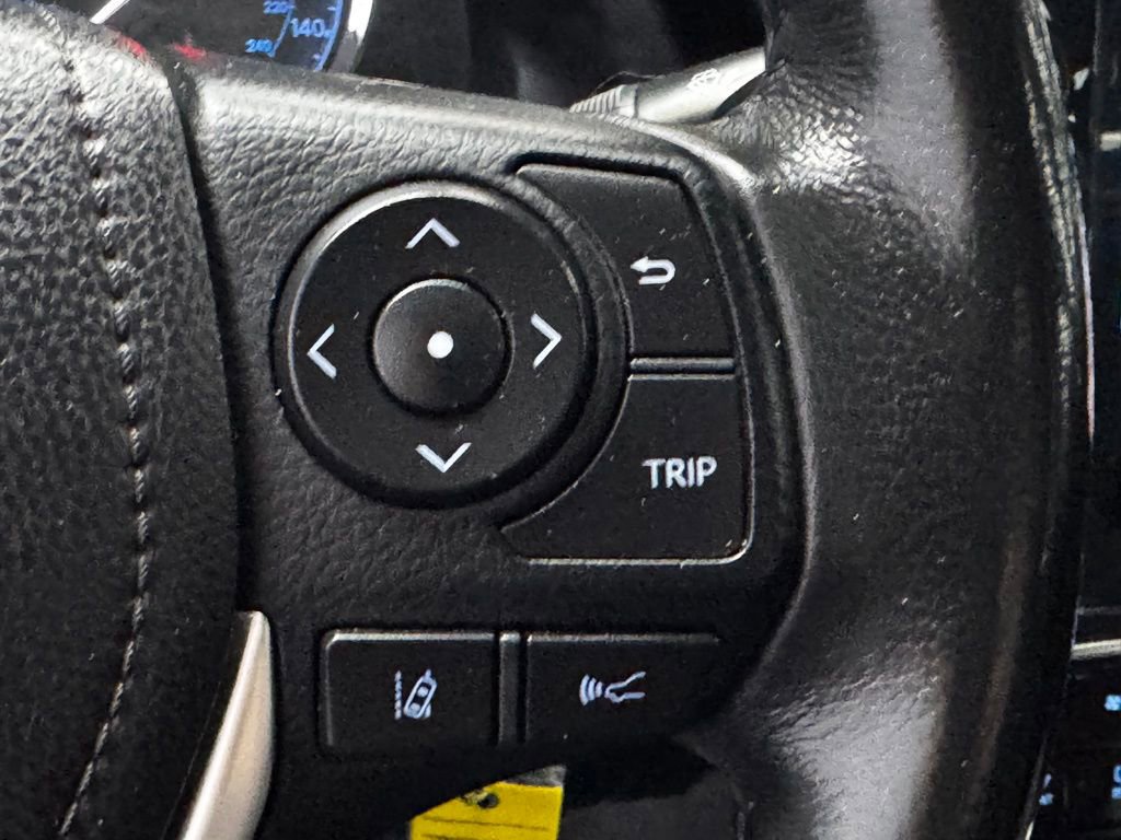 Used 2018 Toyota Corolla SE w/ Body Protection Package FWD image 29