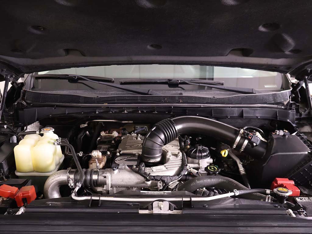 Used 2017 Nissan Titan SV image 17