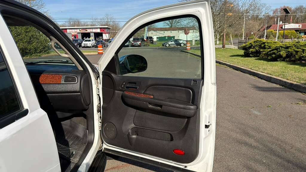 Used 2007 Chevrolet Tahoe LTZ w/ LTZ Preferred Equipment Group image 39