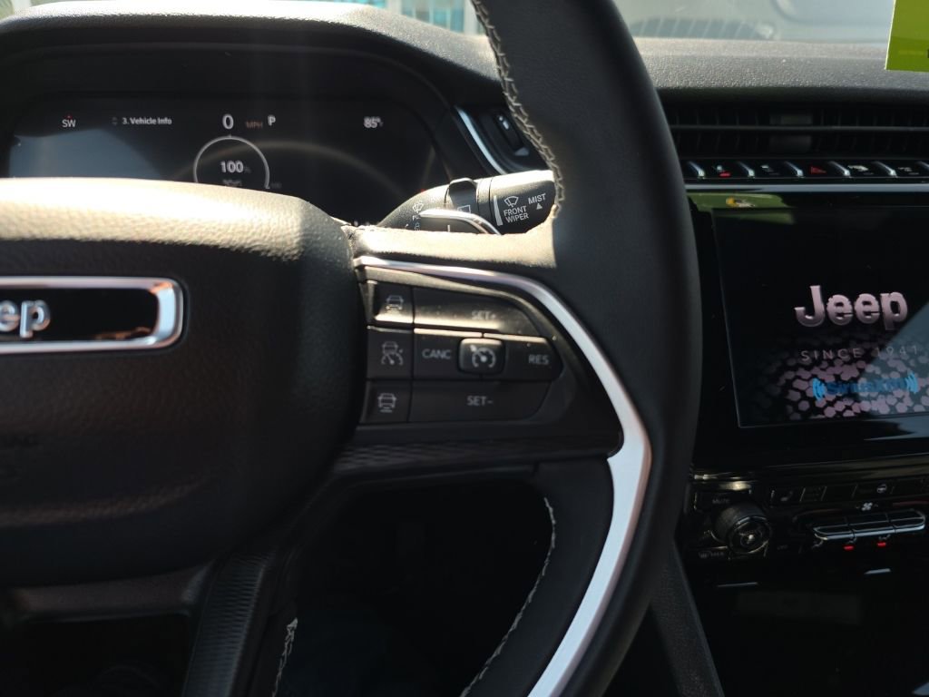 Used 2024 Jeep Grand Cherokee L Altitude image 11