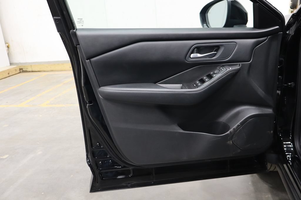 Used 2024 Nissan Rogue SV FWD image 16