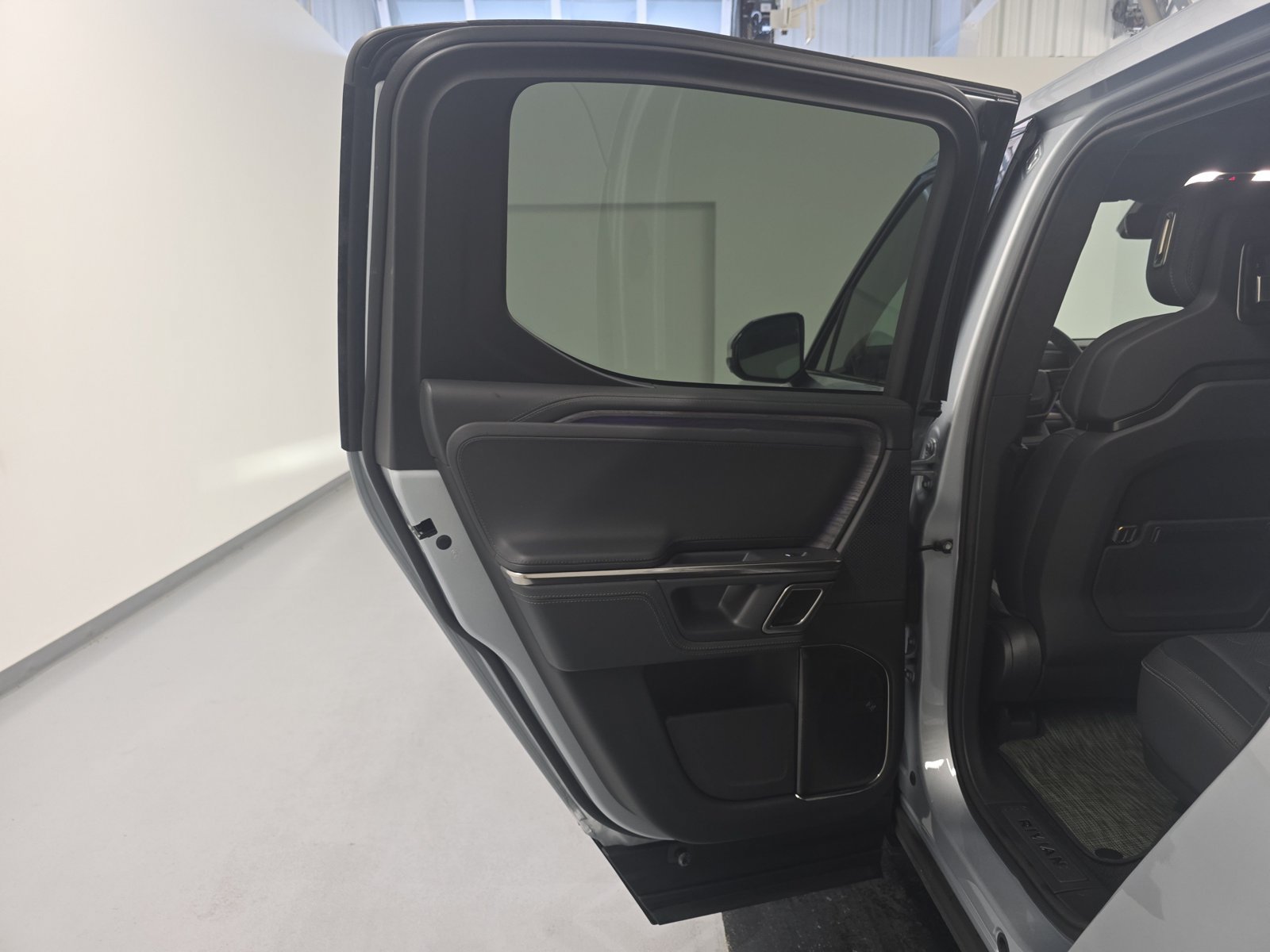 Used 2024 Rivian R1T Adventure Dual AWD/4WD image 17