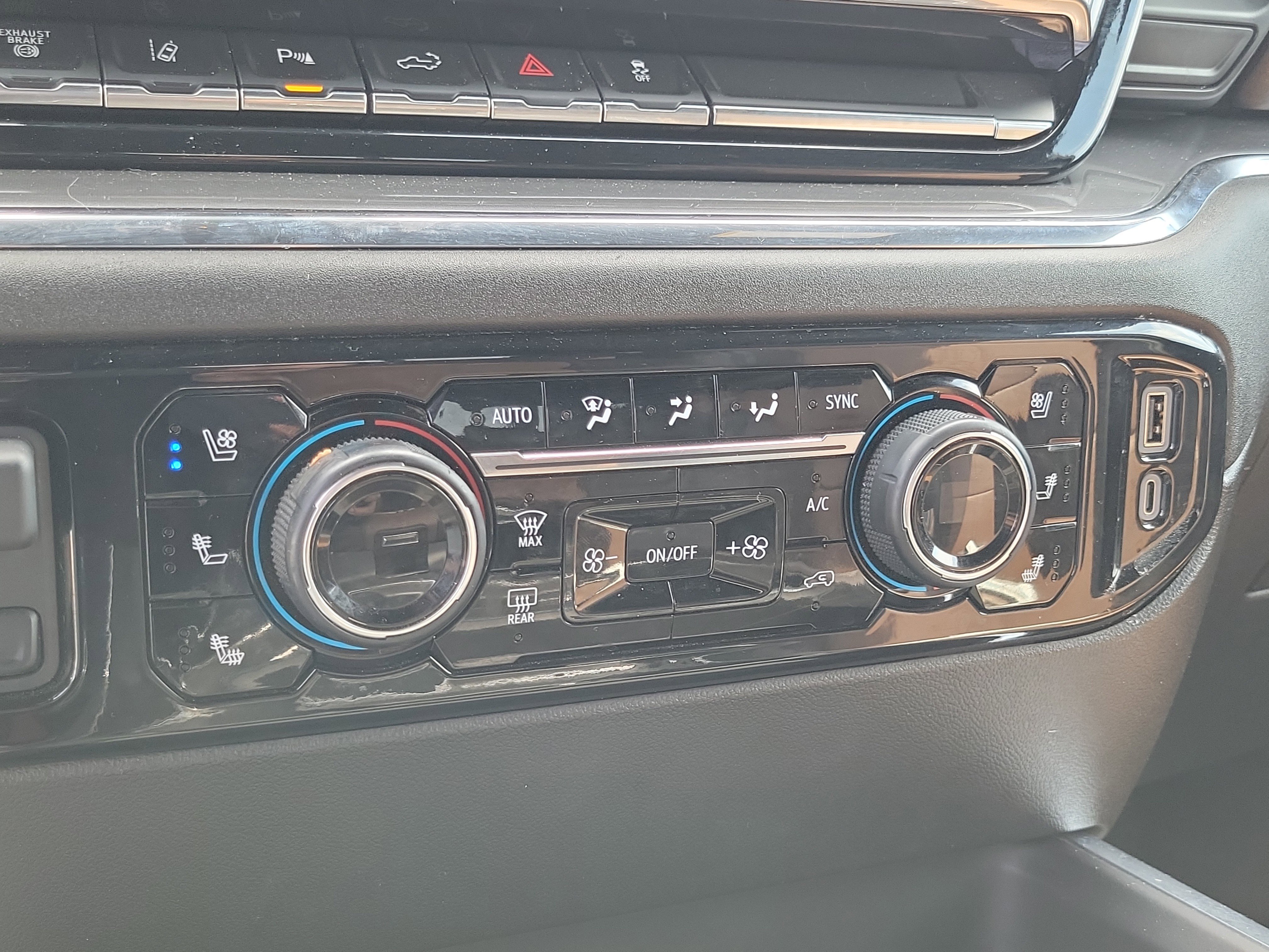 Used 2024 Chevrolet Silverado 3500 High Country w/ Technology Package image 30