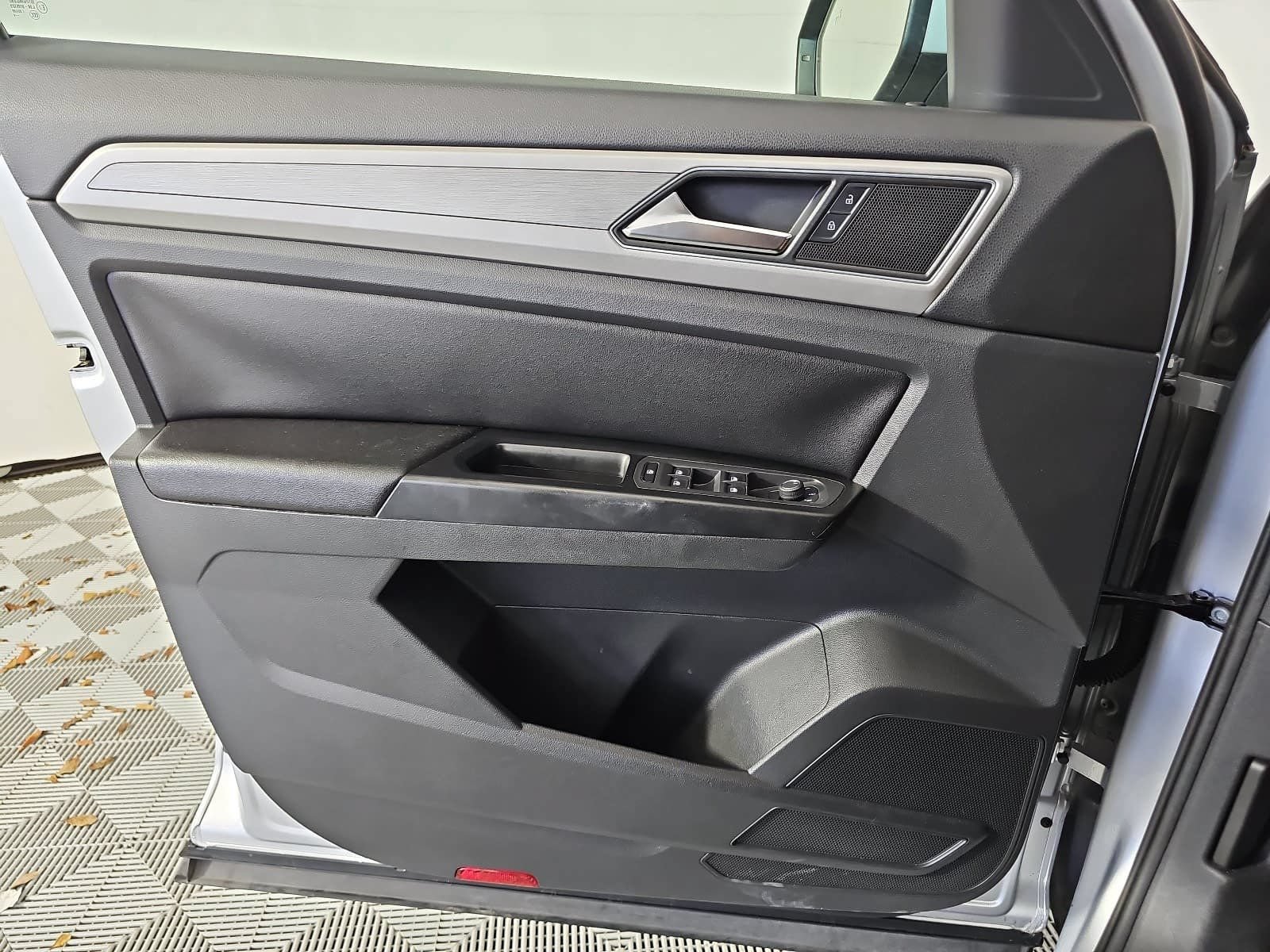 Used 2019 Volkswagen Atlas SE FWD image 26