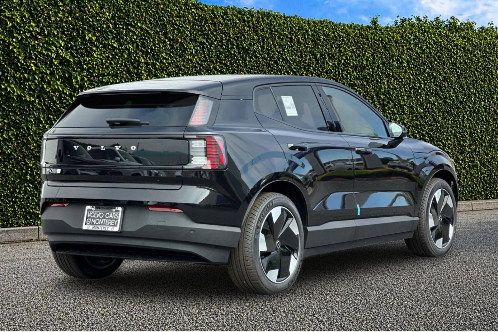 New 2025 Volvo EX30 Plus w/ Protection Package Premier AWD/4WD image 6