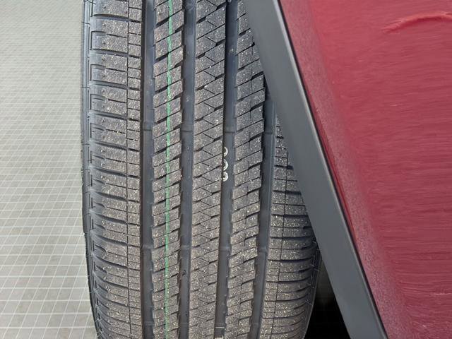 New 2025 Jeep Grand Cherokee Altitude image 11