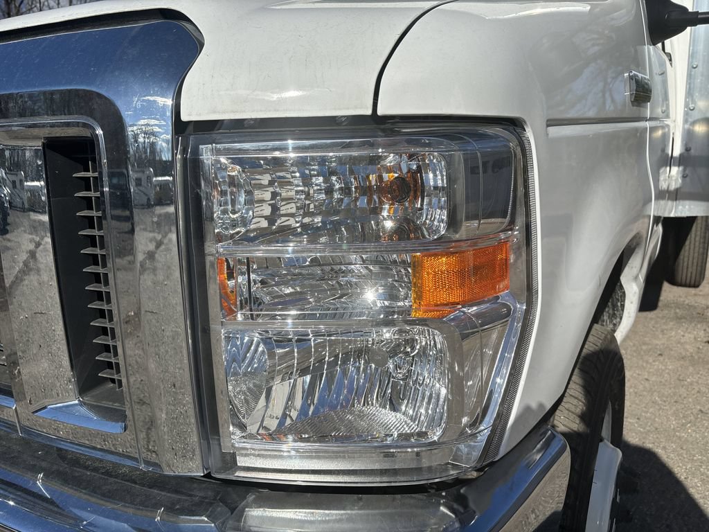 New 2024 Ford E-450 and Econoline 450 Super Duty w/ Power Windows & Locks Group RWD image 28