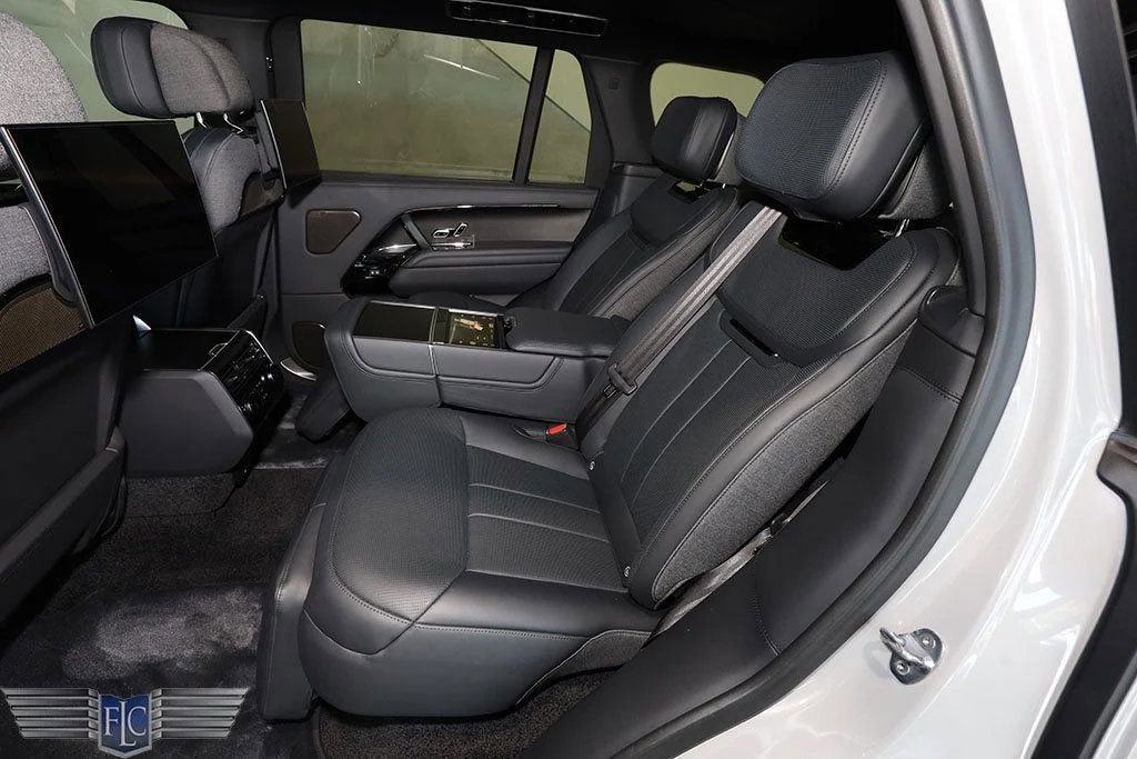 Used 2023 Land Rover Range Rover SV image 16