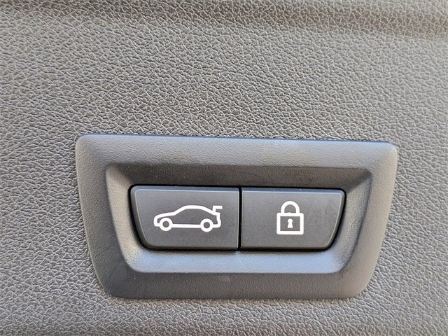 Used 2022 BMW X6 M50i w/ Executive Package image 13